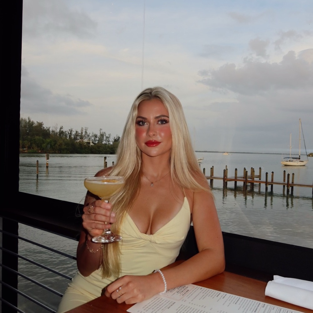 Elegant Cream Backless Dress - Picture 5 of 9